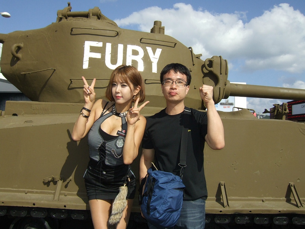 South Korea's top showgirl Xu Yunmei Busan tank world 2